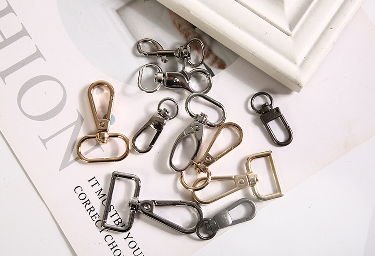 dog hook for bag hardware