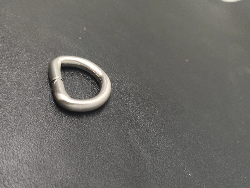 25 Silver D-Ring