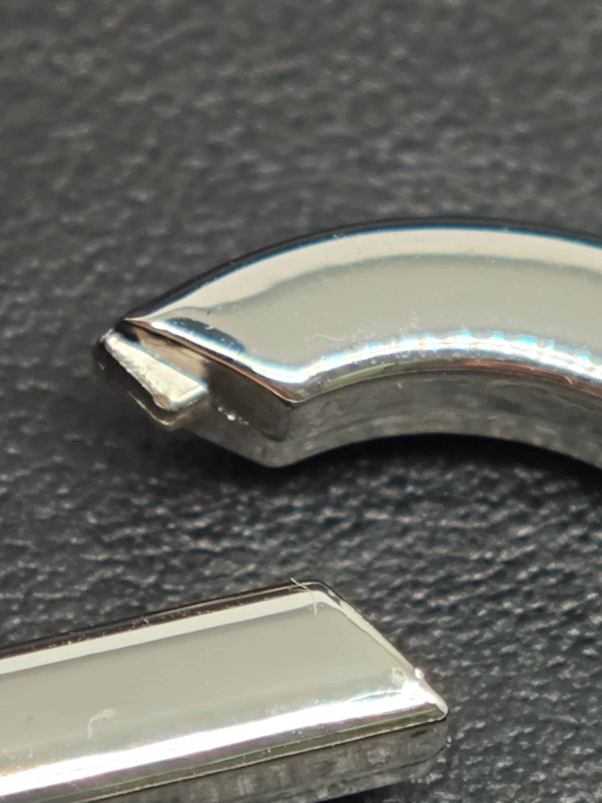 snap hook mouth positioning