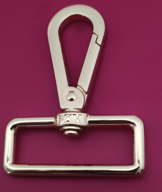 square tail of dog hook