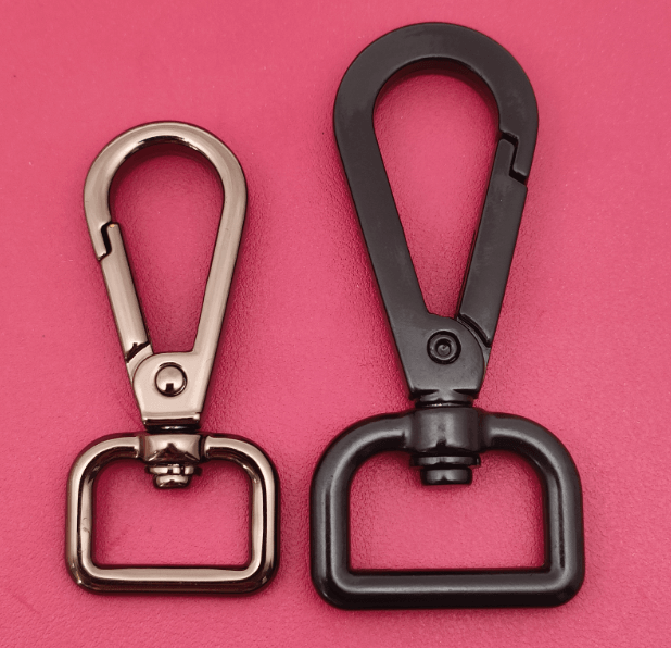 Spring snap hook in coffee and black