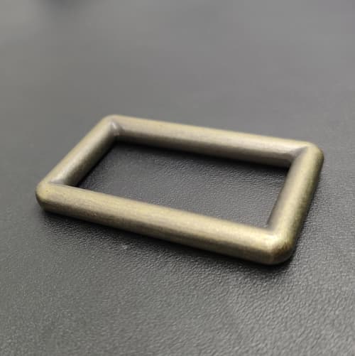 Bag hardware